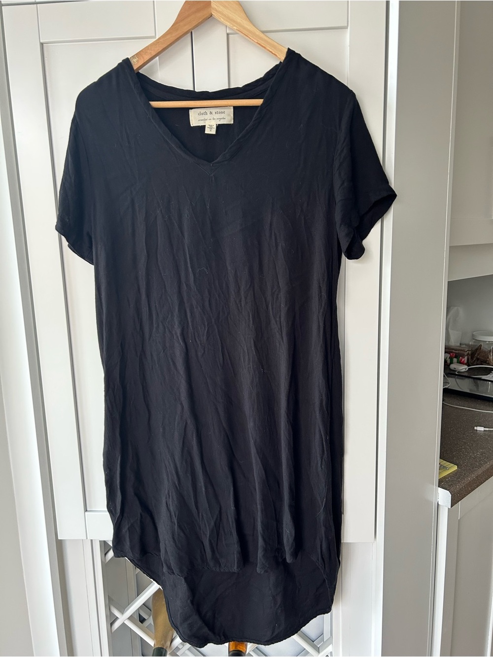 Cloth & Stone Shift Casual Dress Size Small V neck Round Hem Black